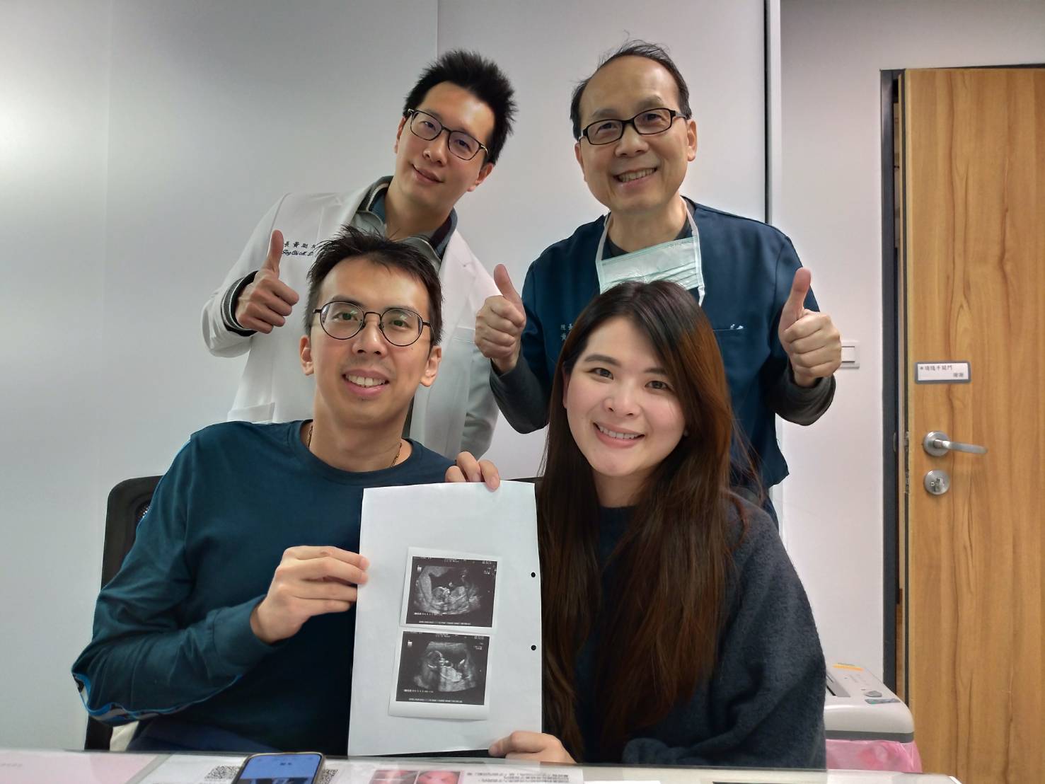 感謝黃醫師每次不厭其煩地解釋與安撫，謝謝你溫暖的雙手告訴我不要擔心，一切會很順利，還有一路走來的所有醫護人員的陪伴，讓我有機會當媽媽