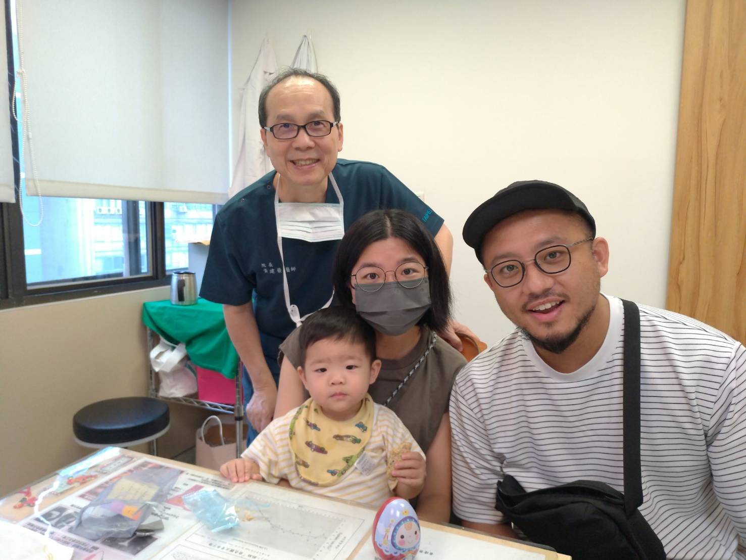 兩年多前在黃醫師和所有的醫護人員的幫助下，帶這大寶順利的畢業也平安地生下寶寶。在大家的努力下，現在要帶著肚子裡的二寶再次畢業了!