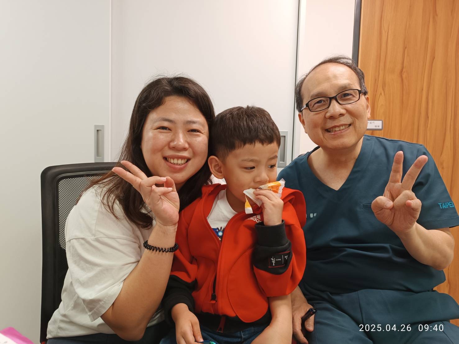 小帥哥快要升級當哥哥囉