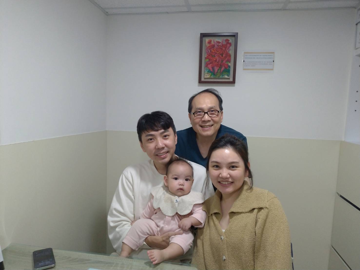 超級萌的寶寶，眼睛好大好可愛